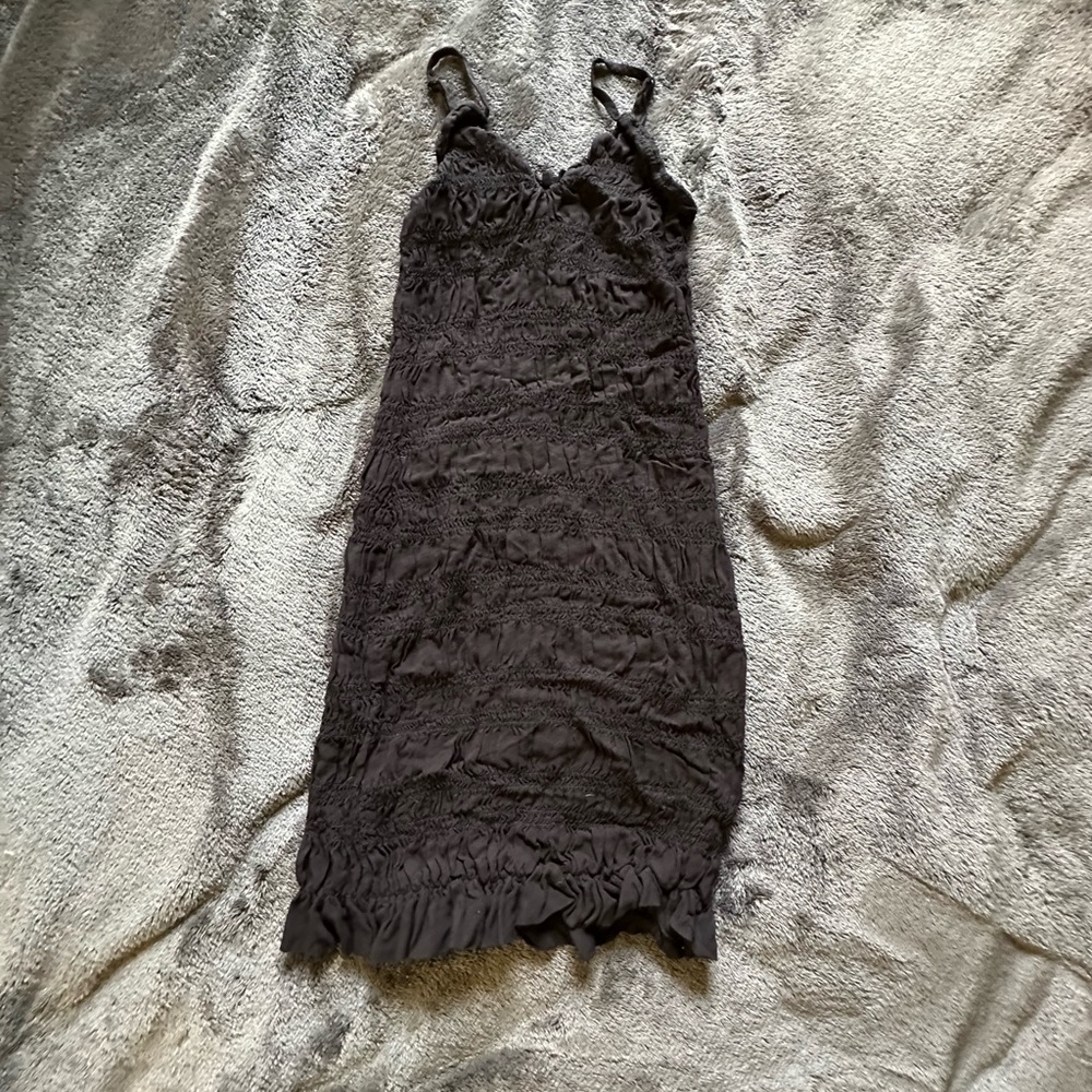 Slim fit, ruffled black dress
